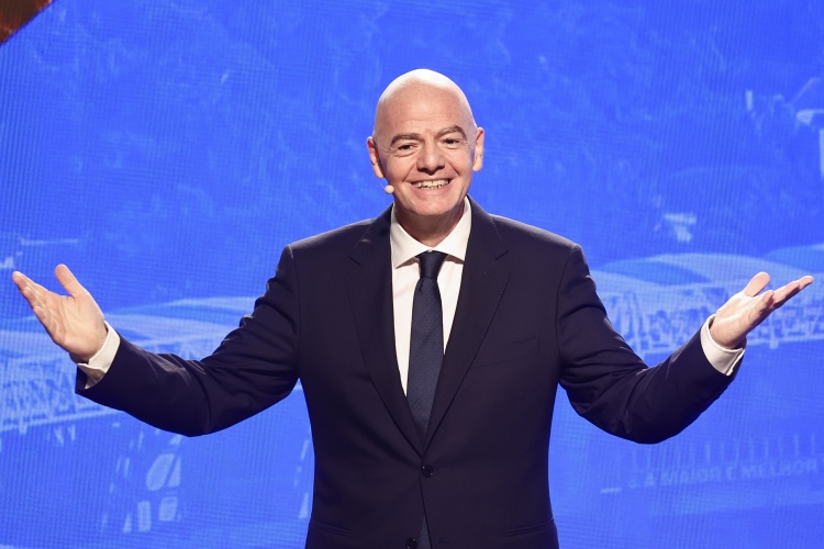 FIFA成立商业子公司被批圈钱；皇马热身大胜，迪奥曼德交易陷僵局