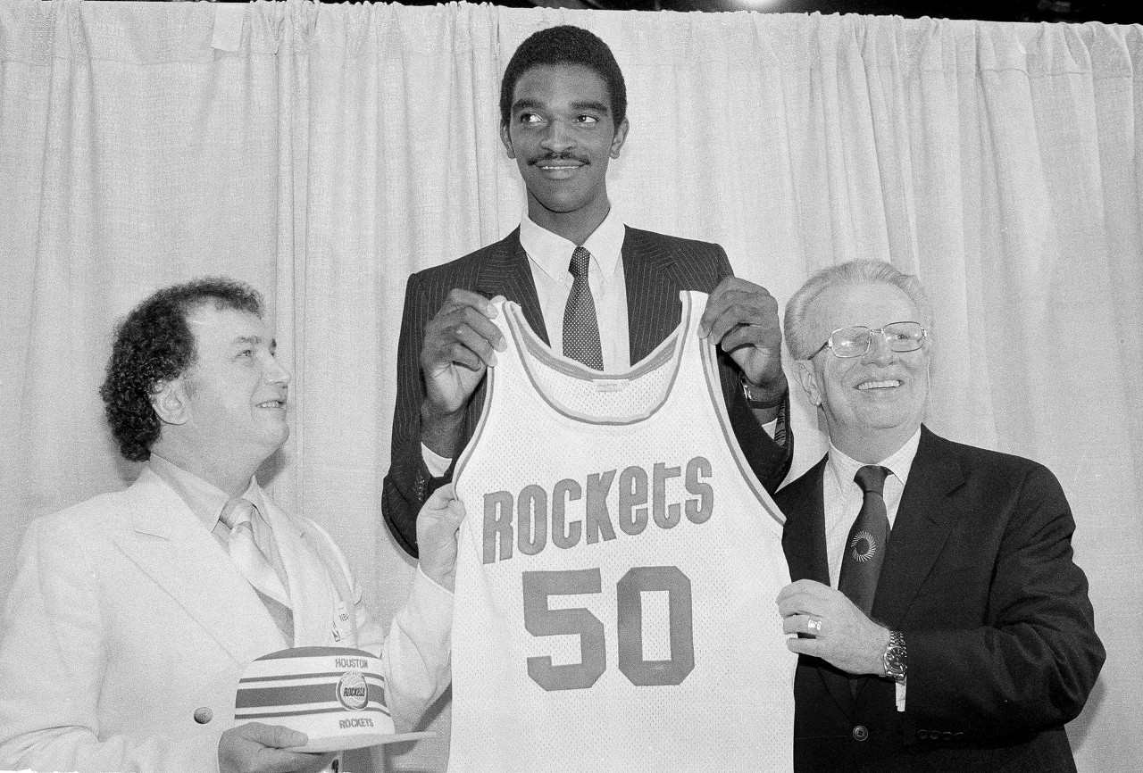 NBA历史7尺2以上15人 姚明第四贾巴尔第一 NBA历史7尺2以上15人 姚明第四贾巴尔第一