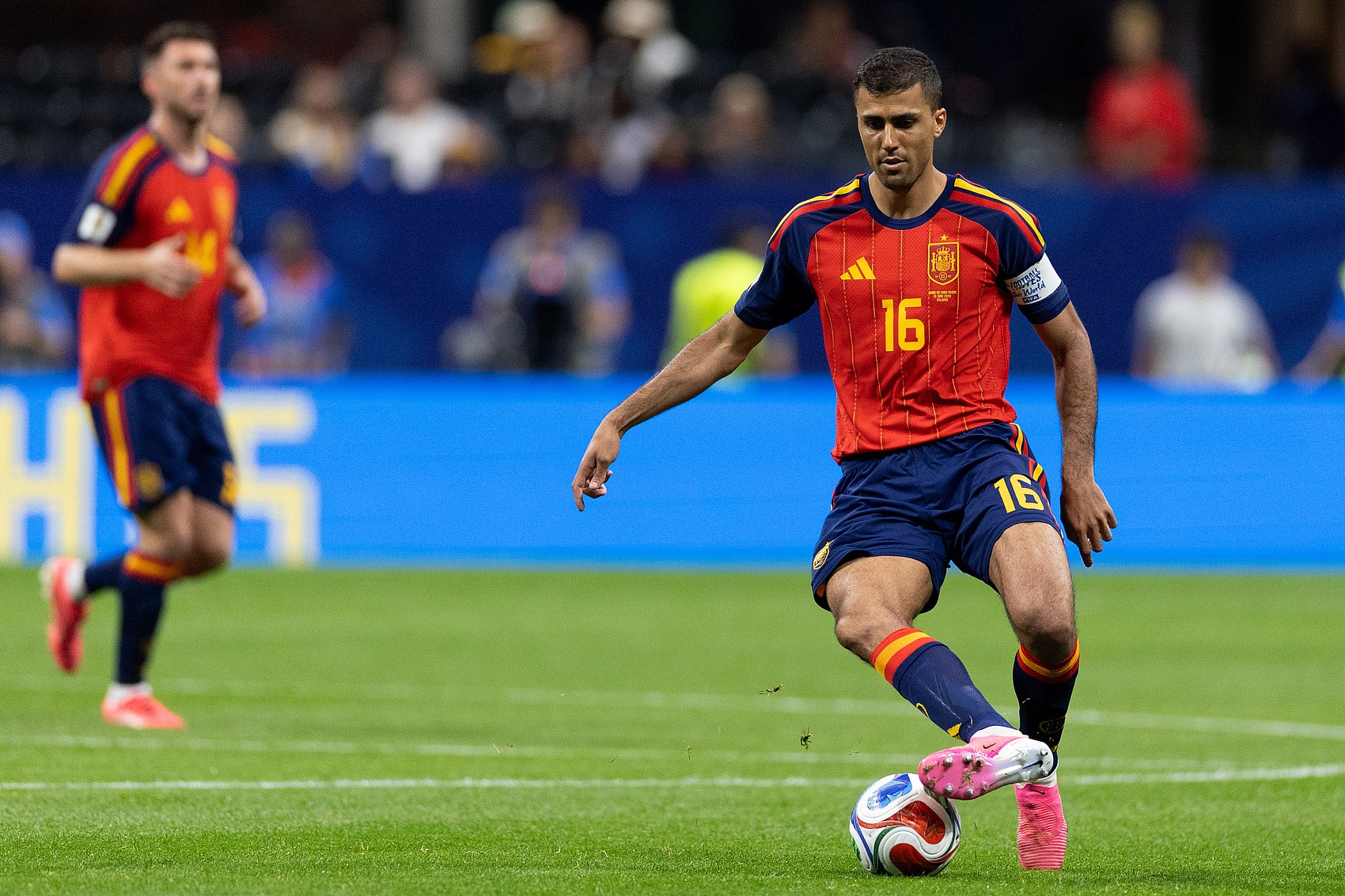 巴萨提交决定性报价求购罗德里 曼城谈判进入关键阶段