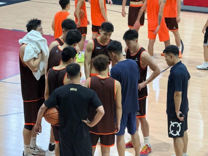 董灏确定加盟香港金牛 上季为上海出战1场贡献2分4板2助