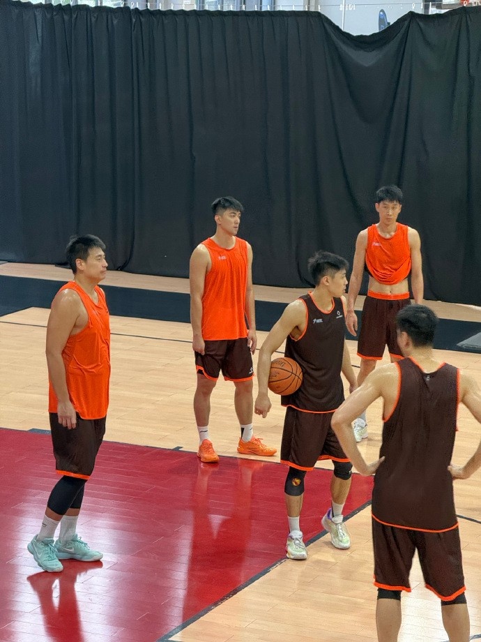 董灏确定加盟香港金牛 上季为上海出战1场贡献2分4板2助