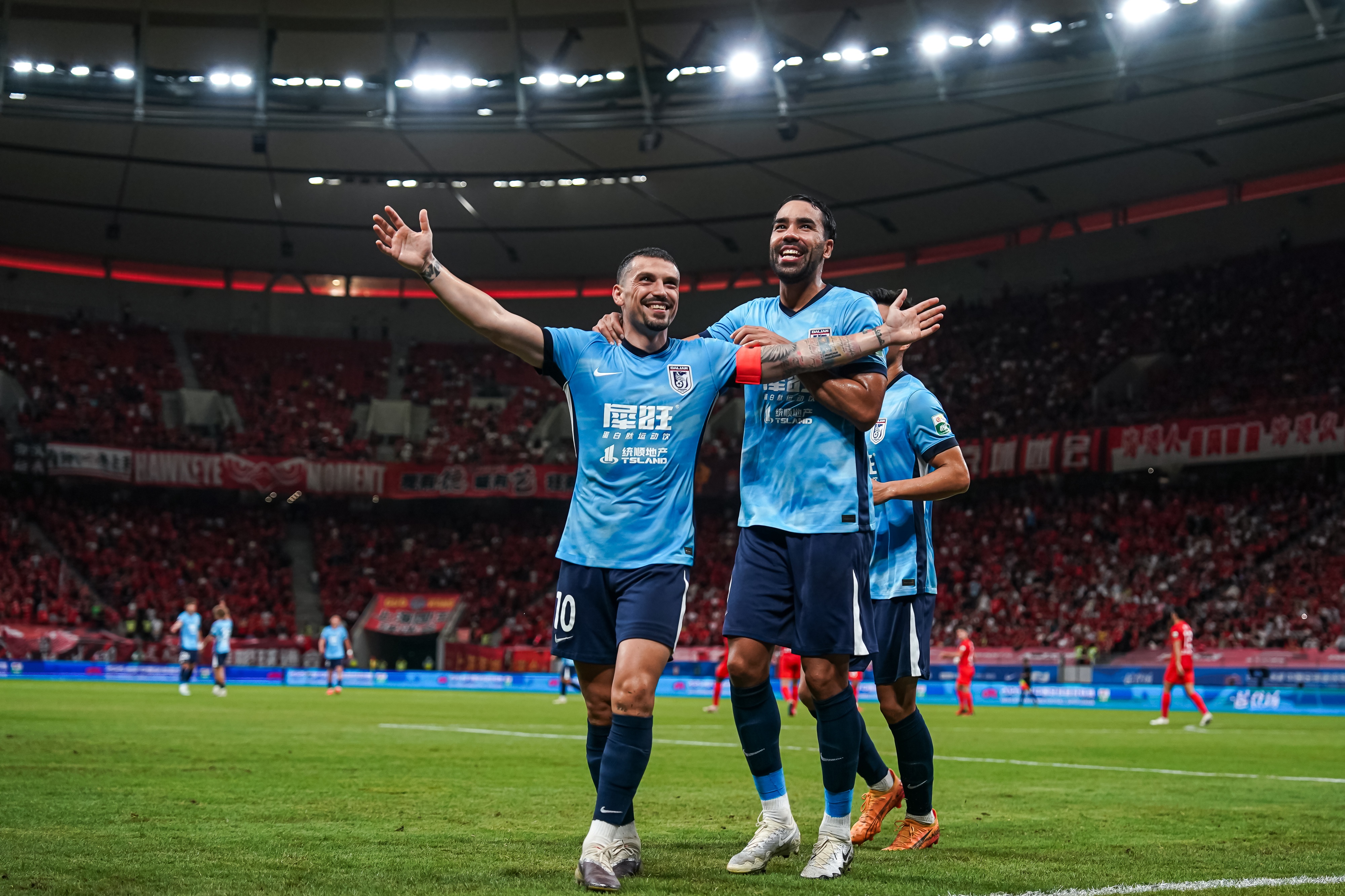 足协杯1-0击败对手晋级四强，大连英博队史首胜上海申花