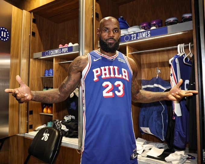 詹姆斯打趣:这是我的第24季 算是科比季 感觉像是第84季 詹姆斯打趣:这是我的第24季 算是科比季 感觉像是第84季