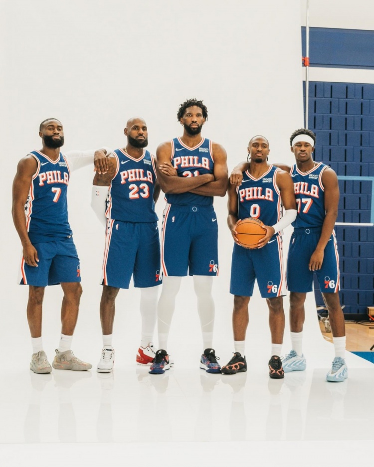 名记：76人训练营明日才开始 但今天媒体日四大球星已经开始合练