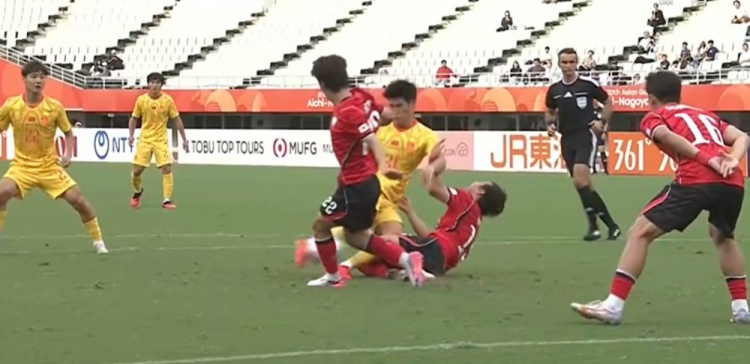 无缘亚运决赛!U23国足1-2韩国U23 王钰栋破门毛伟杰献助攻+伤退 无缘亚运决赛!U23国足1-2韩国U23 王钰栋破门毛伟杰献助攻+伤退