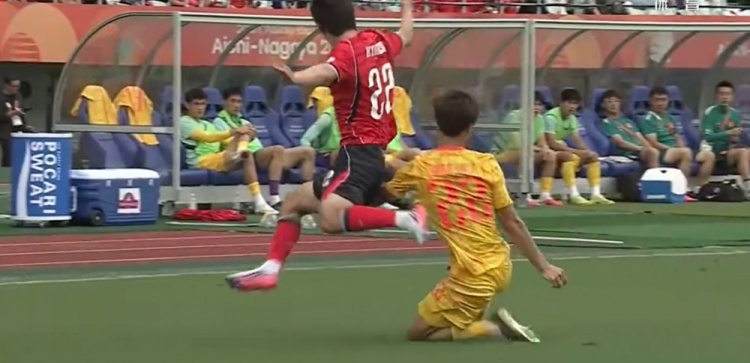 无缘亚运决赛!U23国足1-2韩国U23 王钰栋破门毛伟杰献助攻+伤退 无缘亚运决赛!U23国足1-2韩国U23 王钰栋破门毛伟杰献助攻+伤退